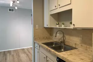 10049 Westpark Dr, Houston, TX 77042 - Photo 15