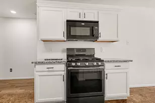 9331 Garfield Park Ln, Houston, TX 77075 - Photo 11