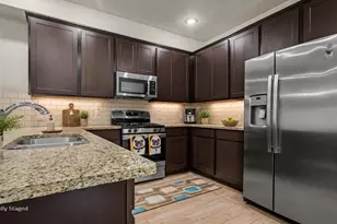 520 N 6th St, La Porte, TX 77571 - Photo 9