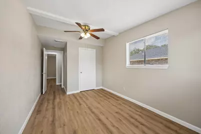 218 N Ormsby Street, Alvin, TX 77511 - Photo 9