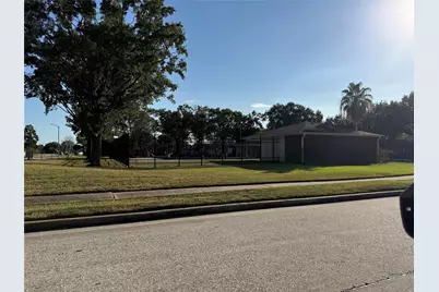10840 E Idlewood Drive, La Porte, TX 77571 - Photo 15