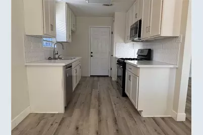 10840 E Idlewood Drive, La Porte, TX 77571 - Photo 5