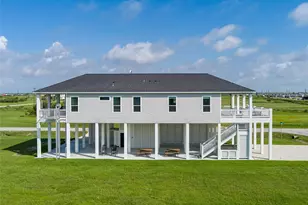 821 Casa Dr, Crystal Beach, TX 77650 - Photo 3