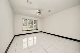 5810 Windy Knoll Ln, Rosharon, TX 77583 - Photo 9