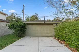 5642 Dumfries Dr, Houston, TX 77096 - Photo 27