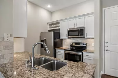 5353 Memorial Drive #2075, Houston, TX 77007 - Photo 3