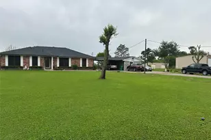 4060 Dubuque Pkwy, Rosharon, TX 77583 - Photo 1