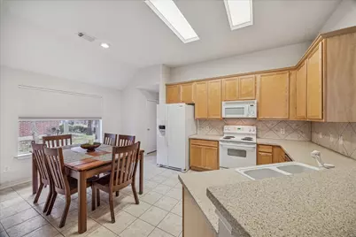 122 S Abram Circle, The Woodlands, TX 77382 - Photo 5