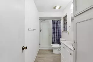2402 Sycamore Ave, Huntsville, TX 77340 - Photo 17