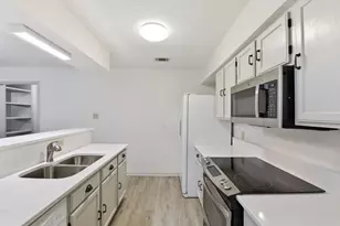 2402 Sycamore Ave, Huntsville, TX 77340 - Photo 11