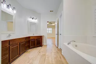 14018 Hawthorne Cir, Mont Belvieu, TX 77523 - Photo 9
