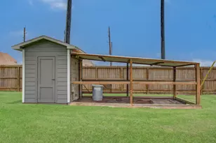 14018 Hawthorne Cir, Mont Belvieu, TX 77523 - Photo 37