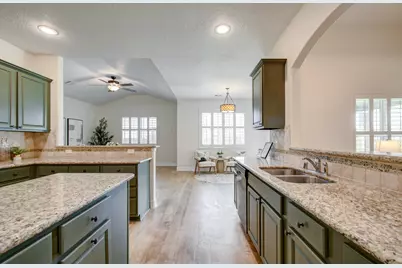 14018 Hawthorne Circle, Mont Belvieu, TX 77523 - Photo 19