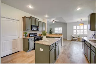14018 Hawthorne Circle, Mont Belvieu, TX 77523 - Photo 15