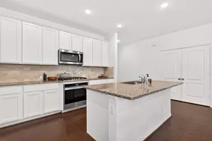 8018 Royal Palm Dr, Fulshear, TX 77441 - Photo 21