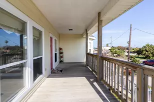 1003 Commodore Dr, Galveston, TX 77554 - Photo 5