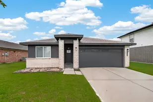 14519 Sweetwater Dr, Baytown, TX 77523 - Photo 1