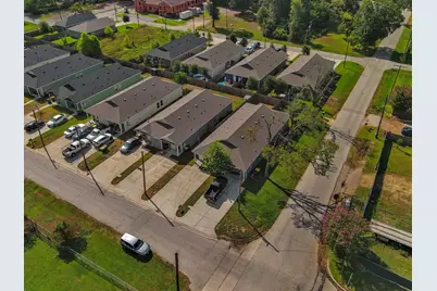 403 E Avenue G, Conroe, TX 77301 - Photo 19