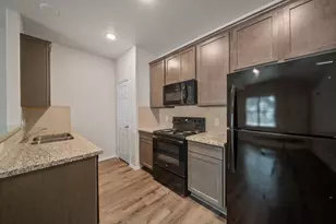 403 E Avenue G, Conroe, TX 77301 - Photo 5