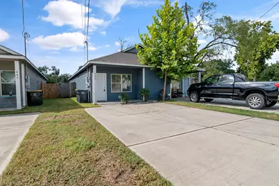 403 E Avenue G, Conroe, TX 77301 - Photo 17