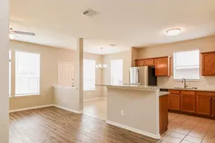 11305 Shoal Creek Dr, Pearland, TX 77584 - Photo 5