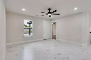 7207 Crestmont St, Houston, TX 77033 - Photo 9