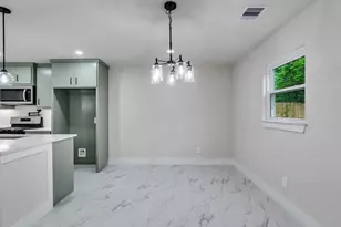 7207 Crestmont St, Houston, TX 77033 - Photo 19