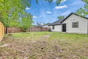 7207 Crestmont St, Houston, TX 77033 - Photo 25