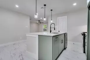 7207 Crestmont St, Houston, TX 77033 - Photo 15