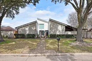 2527 Live Oak Dr, Rosenberg, TX 77471 - Photo 1