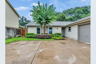 1418 Barrowgate Dr, Sugar Land, TX 77498 - Photo 3