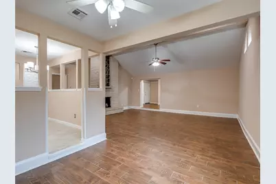 1418 Barrowgate Dr, Sugar Land, TX 77498 - Photo 7