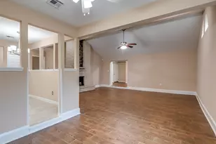 1418 Barrowgate Dr, Sugar Land, TX 77498 - Photo 7