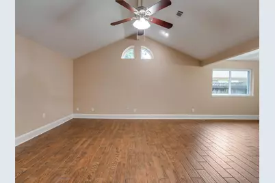 1418 Barrowgate Dr, Sugar Land, TX 77498 - Photo 9