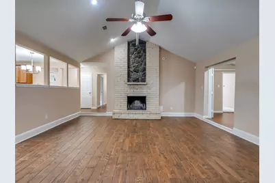 1418 Barrowgate Dr, Sugar Land, TX 77498 - Photo 5