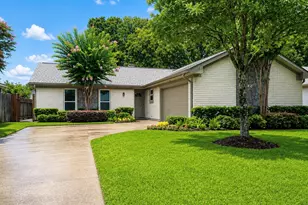 1418 Barrowgate Dr, Sugar Land, TX 77498 - Photo 1