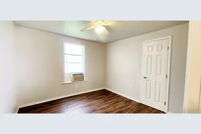 136 W Marion Street, Clute, TX 77531 - Photo 9