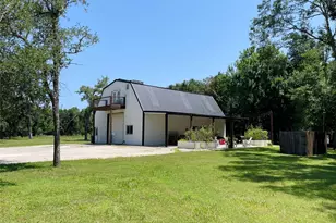 416 County Rd 28, Angleton, TX 77515 - Photo 1