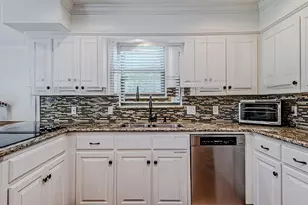 10307 Piping Rock Ln, Houston, TX 77042 - Photo 15