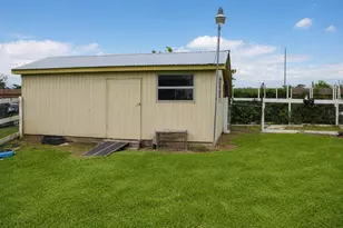 206 Riverside St, Highlands, TX 77562 - Photo 11