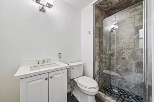 10946 Britt Way, Houston, TX 77043 - Photo 21