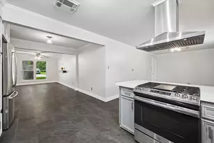 10946 Britt Way, Houston, TX 77043 - Photo 13