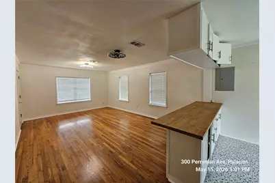 300 Perryman Avenue, Palacios, TX 77465 - Photo 9