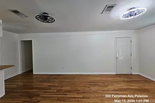 300 Perryman Ave, Palacios, TX 77465 - Photo 7