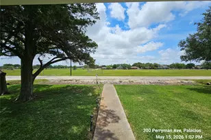 300 Perryman Ave, Palacios, TX 77465 - Photo 23