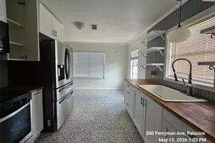 300 Perryman Ave, Palacios, TX 77465 - Photo 11