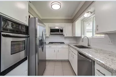 9410 Highmeadow Drive, Houston, TX 77063 - Photo 19