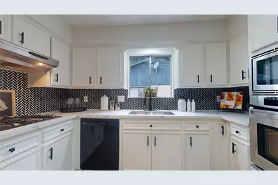 811 Devonport Lane, Seabrook, TX 77586 - Photo 13