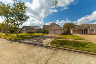 3118 Kempwood Drive, Sugar Land, TX 77479 - Photo 3