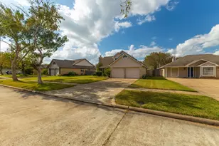 3118 Kempwood Dr, Sugar Land, TX 77479 - Photo 3